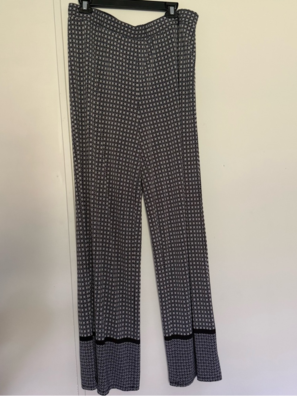 Roz & Ali Black and White Geometric Print Pants